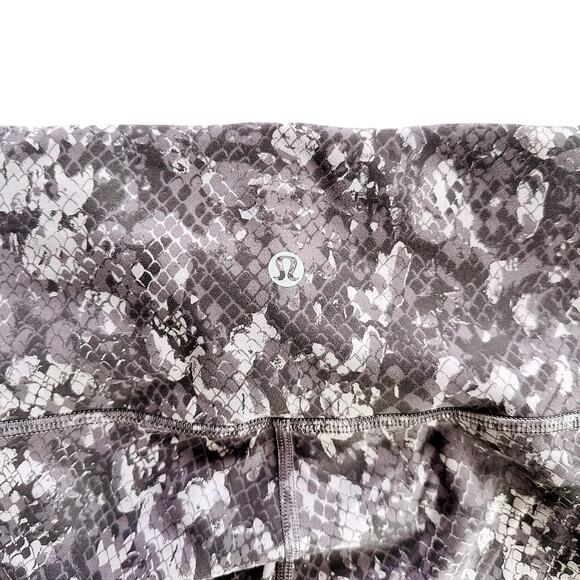 Lululemon Wunder Train High-Rise Short 8" Size 4 Hideaway Camo Lunar Rock Multi - Picture 4 of 6